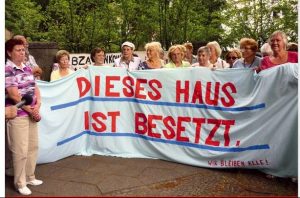 Demo der Besetzerinnen in der Stillen Straße 10 in Berlin